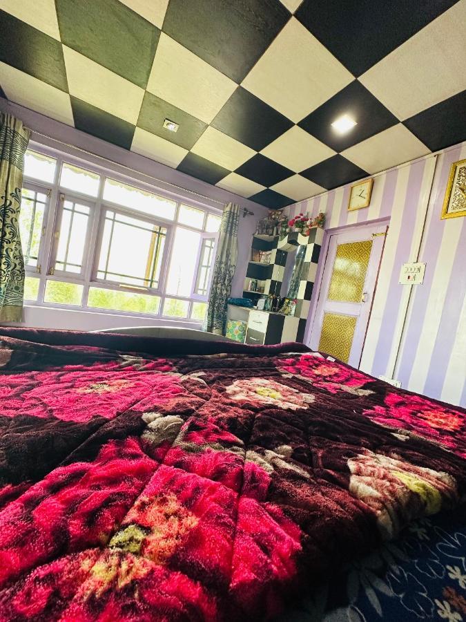 Sheen Homestay Gulmarg Bagian luar foto