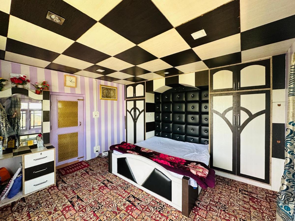 Sheen Homestay Gulmarg Bagian luar foto