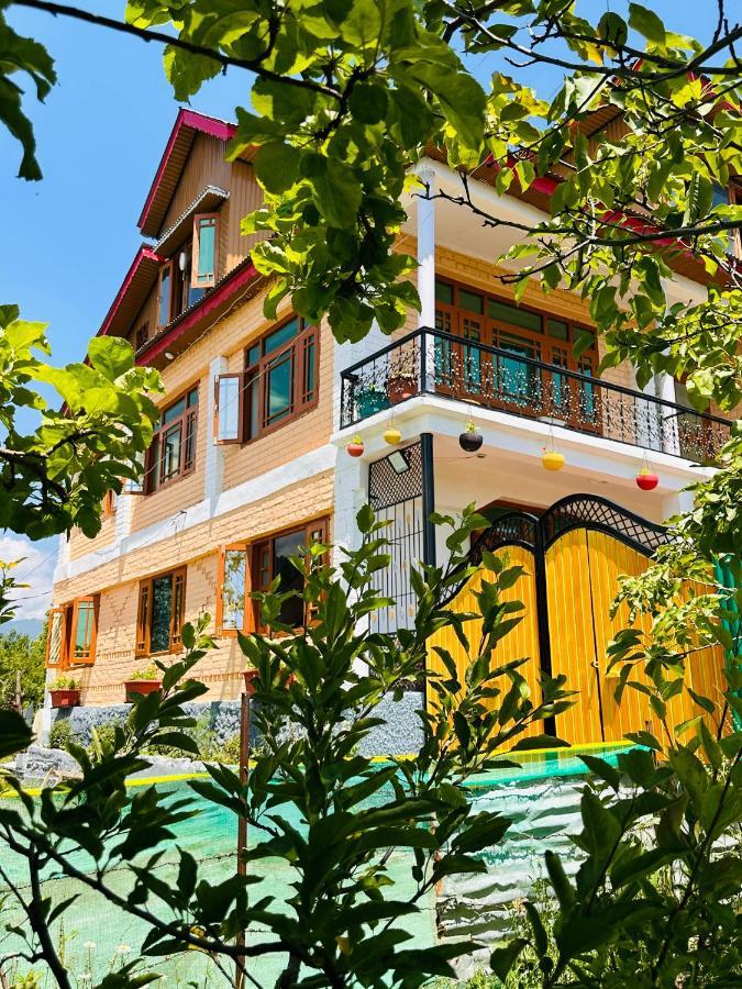 Sheen Homestay Gulmarg Bagian luar foto