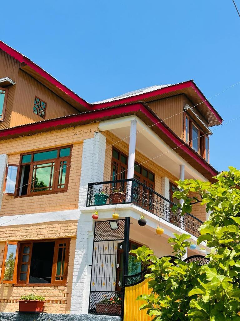 Sheen Homestay Gulmarg Bagian luar foto