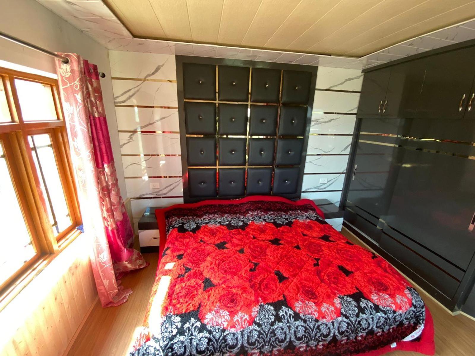 Sheen Homestay Gulmarg Bagian luar foto