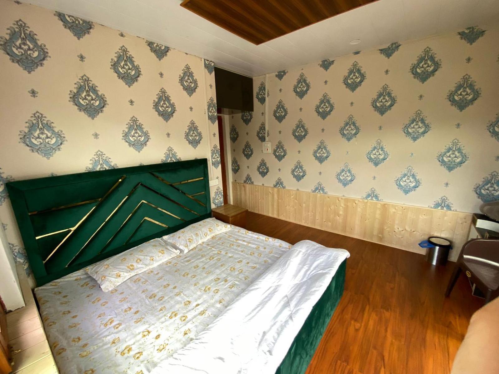 Sheen Homestay Gulmarg Bagian luar foto