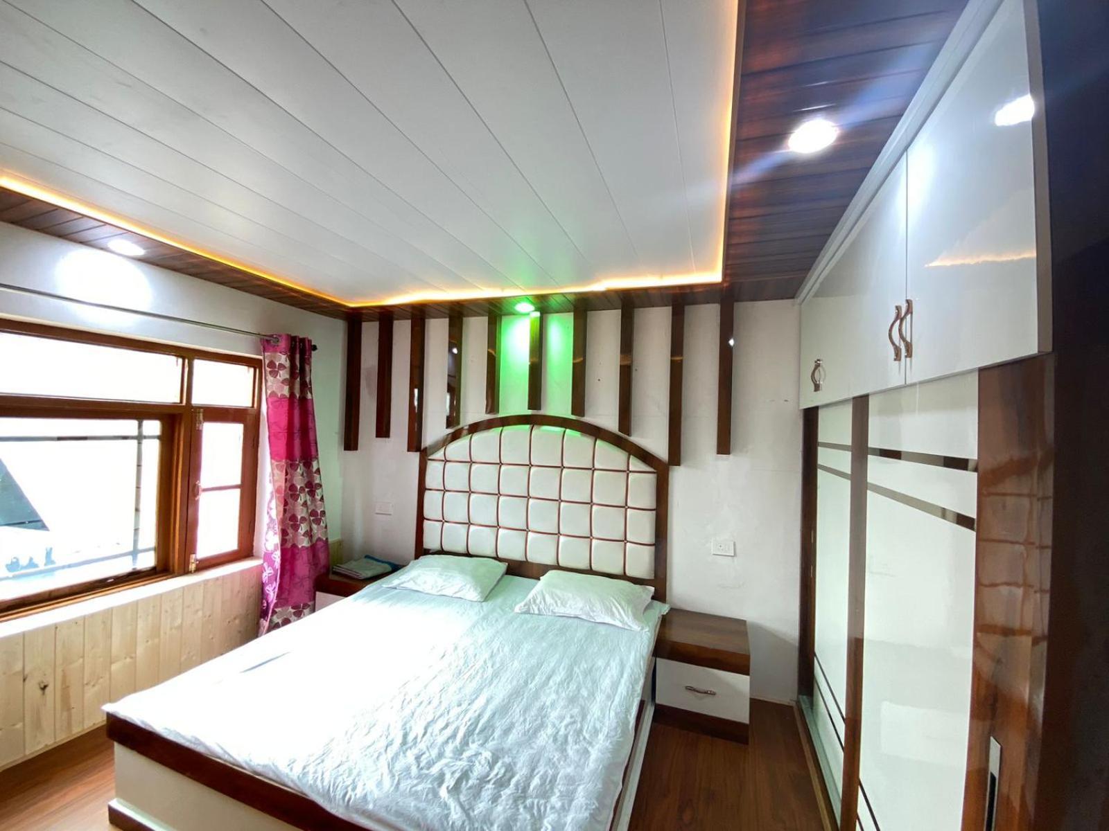 Sheen Homestay Gulmarg Bagian luar foto