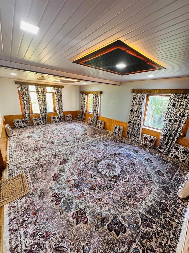 Sheen Homestay Gulmarg Bagian luar foto