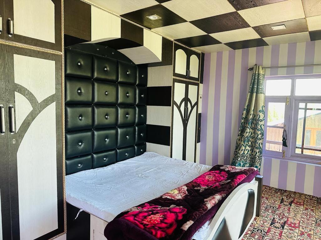 Sheen Homestay Gulmarg Bagian luar foto